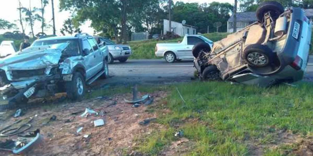 Acidente matou duas pessoas e deixou três pessoas feridas