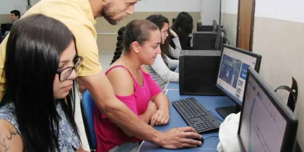 Adolescentes participam do Programa de Aprendizagem ofertado pelo Instituto Salesiano de Assistência Social