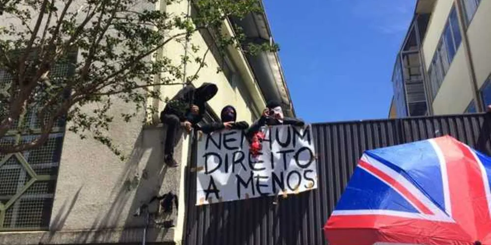70 mascarados tomaram o Campus da UTFPR na noite de sexta-feira