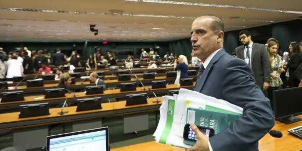 Imagem ilustrativa da imagem Deputados aguardam texto final para votar projeto anticorrupção