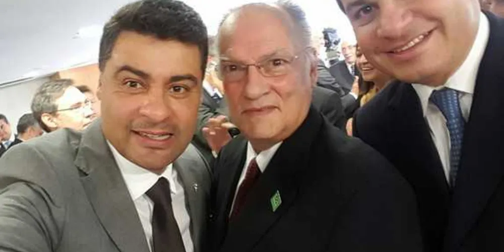Prefeito participou da posse com o deputado federal Sandro Alex (PSD)