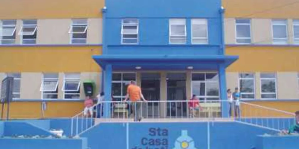 Homem está internado na Santa Casa de Irati
