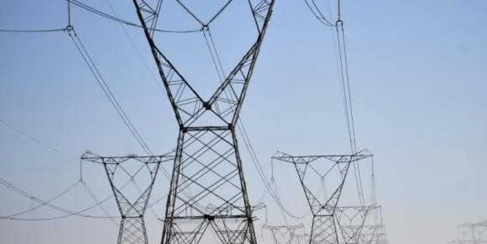 Imagem ilustrativa da imagem Bandeira volta a ficar verde e conta de luz deve ficar mais barata