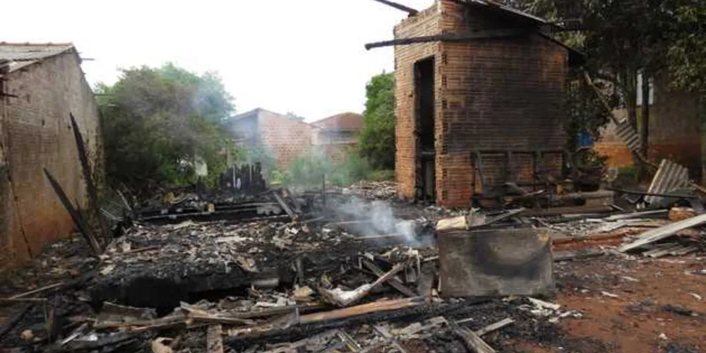 Casa pegou fogo no bairro Santa Mônica