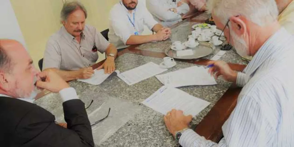 Imagem ilustrativa da imagem Compagas e Castrolanda assinam termo de cooperação