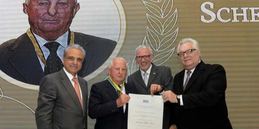 Imagem ilustrativa da imagem Empresário de PG recebe medalha do mérito industrial da CNI