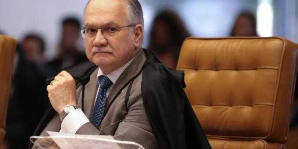 O ministro Edson Fachin votou pelo recebimento da denúncia apresentada pela Procuradoria-Geral da República (PGR) em 2013 contra o presidente do Senado, Renan Calheiros pelo crime de peculato