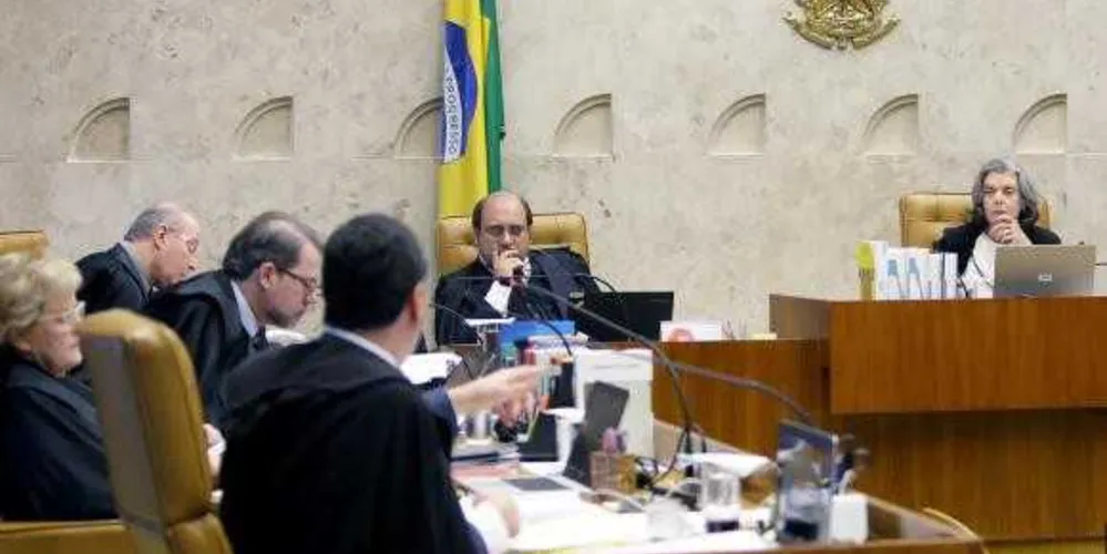 STF aceitou a denúncia por 9 votos a favor e 3 contrários