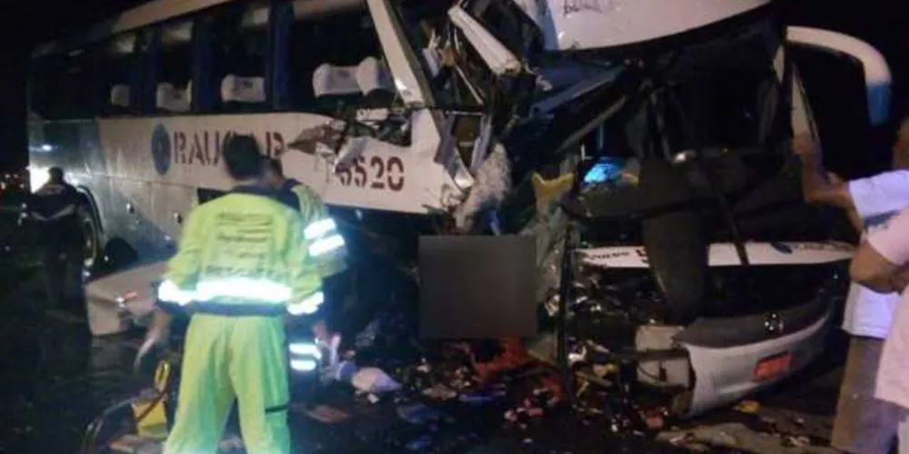 Imagem ilustrativa da imagem Motorista morre em ônibus acidentado que ia para Aparecida