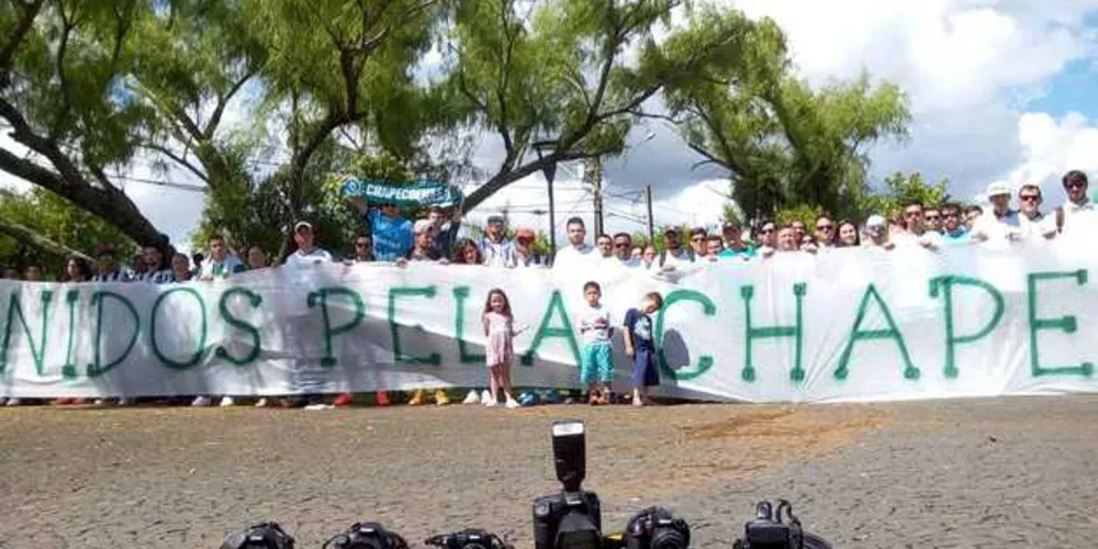 Imagem ilustrativa da imagem PG presta tributo às vítimas da tragédia da Chape