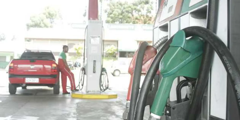 Imagem ilustrativa da imagem Gasolina terá reajuste de R$ 0,15 até sexta