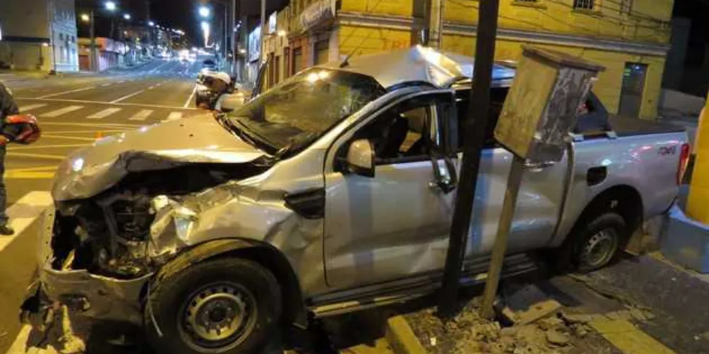 Acidente aconteceu no Centro e deixou quatro feridos