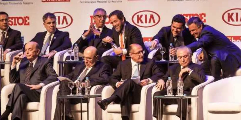 Imagem ilustrativa da imagem Foto de Moro e Aécio repercute na rede