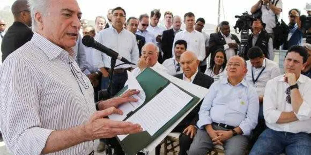 Presidente Michel Temer durante assinatura de acordos para execução de obras na Barragem de Jucazinho 