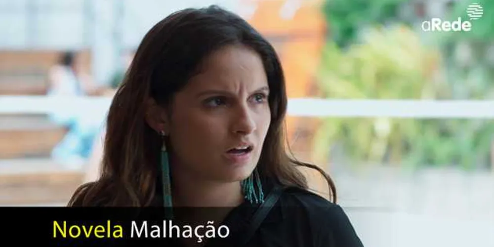 Imagem ilustrativa da imagem Clara se aproxima de Rômulo e Nanda vê