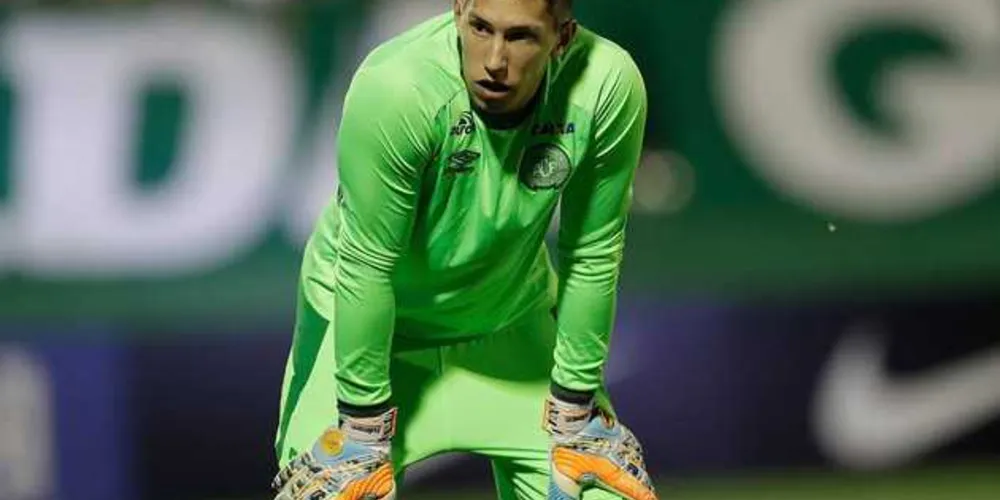 Imagem ilustrativa da imagem Goleiro da Chapecoense chega ao Brasil para ser hospitalizado