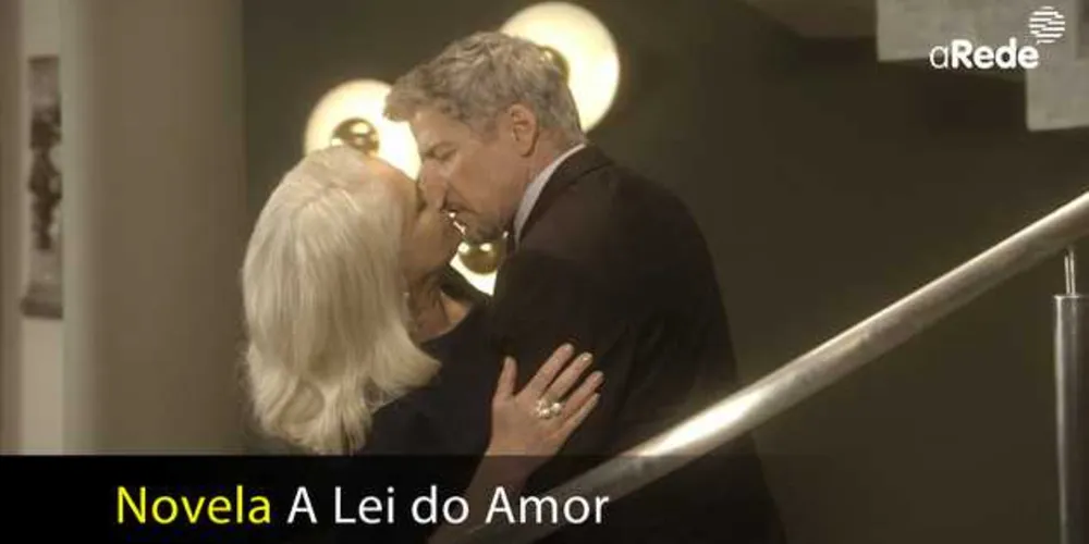 Imagem ilustrativa da imagem Magnólia e Tião se beijam