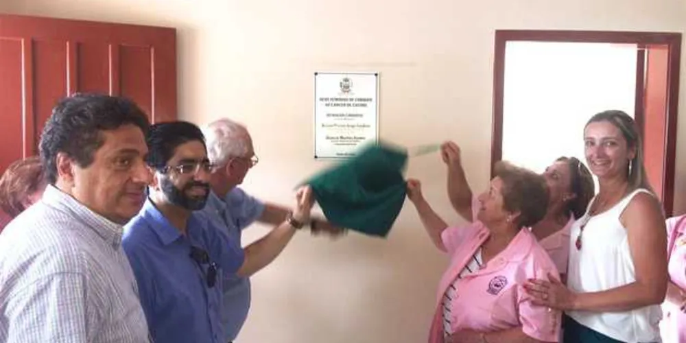 Imagem ilustrativa da imagem Castro entrega sede à Rede de Combate ao Câncer