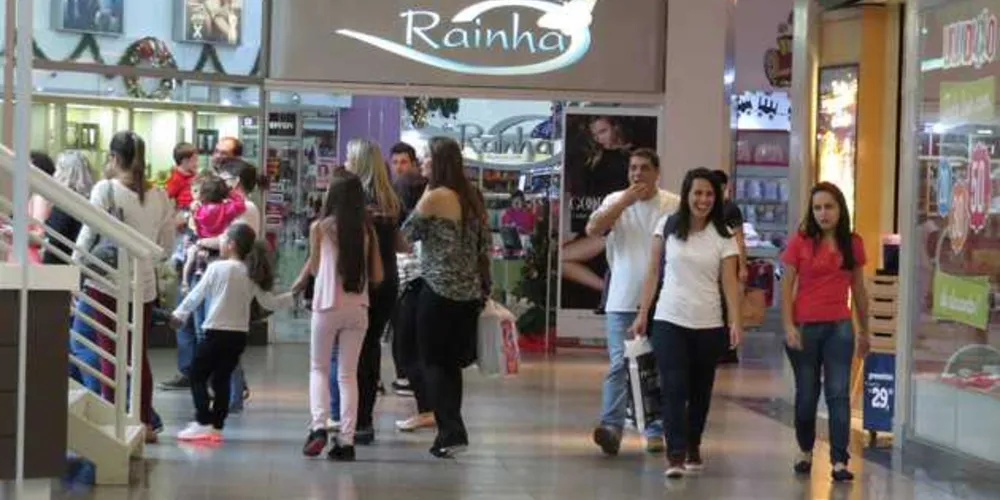 Movimento deve aumentar nos shoppings e lojas a partir deste fim de semana