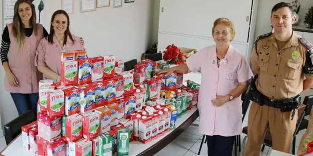 Imagem ilustrativa da imagem PM promove doação de quase 500 litros de leite