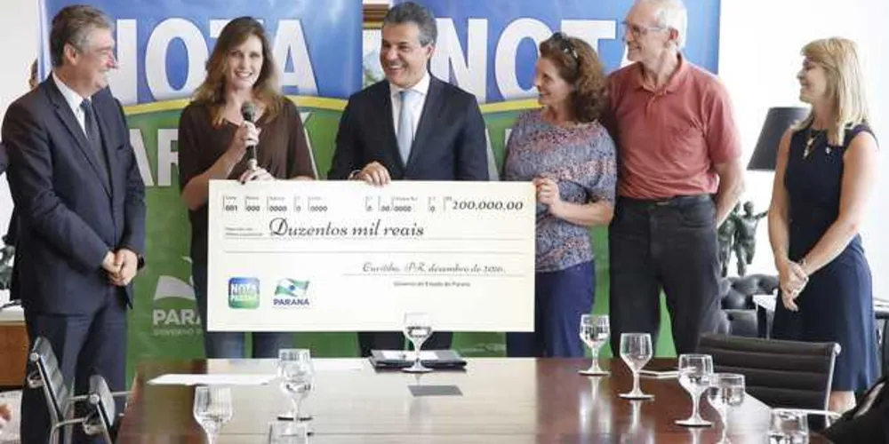 Imagem ilustrativa da imagem Governo entrega prêmios do 'Nota Paraná'