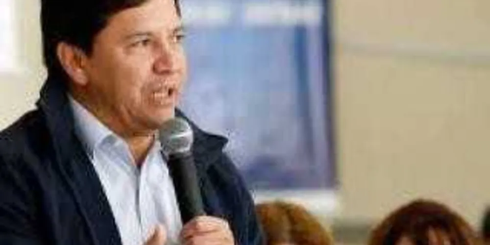Imagem ilustrativa da imagem Prefeito de Araucária é preso em operação do Gaeco