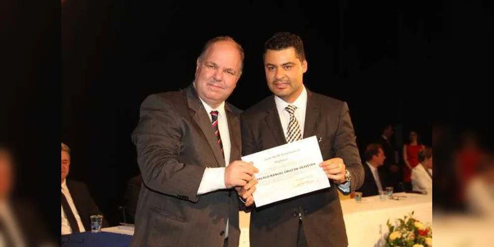 Diplomação dos eleitos em Ponta Grossa aconteceu na segunda-feira, à noite, no Cine Ópera