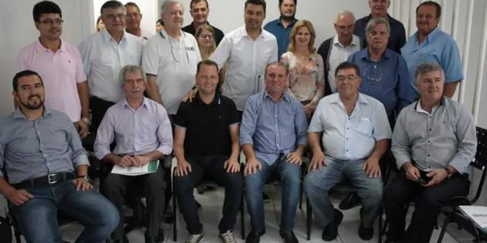 Prefeitos se reuniram na manhã desta terça-feira (20) para discutir o futuro da Associação