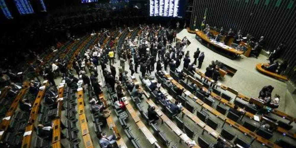 Sessão da Câmara dos Deputados para analisar e votar o projeto sobre a renegociação da dívida dos estados com o governo