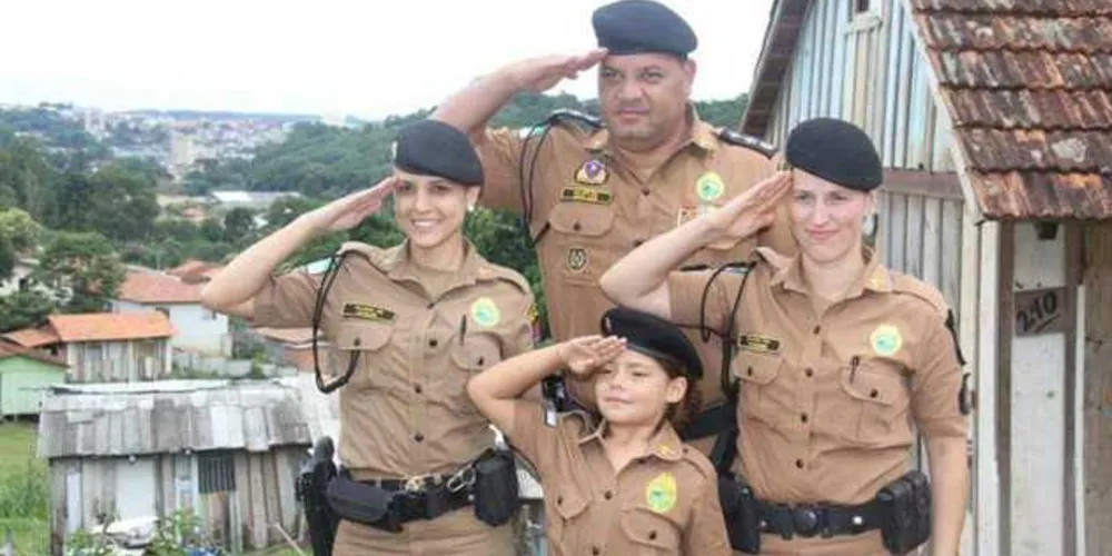 Imagem ilustrativa da imagem PM de Irati realiza sonho de Natal de menina de sete anos