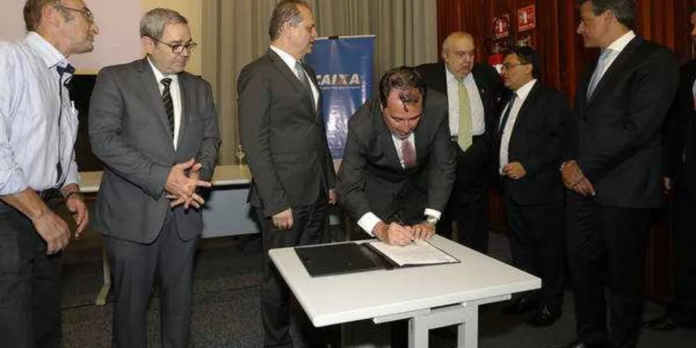 O governador Beto Richa participa nesta segunda-feira (19) da apresentação das Linhas de Créditos, BNDS Saúde e Caixa Hospitais