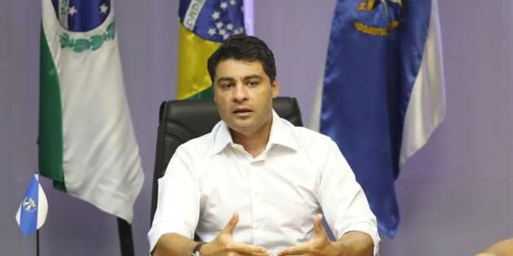 Anúncio acontece durante entrevista coletiva no gabinete do Prefeito