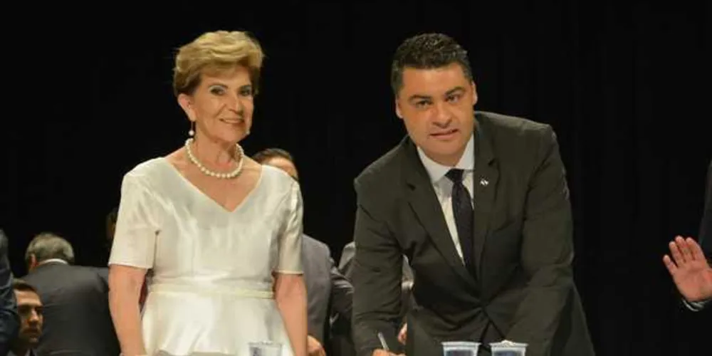 Elizabeth Silveira Schmidt ficar até o fim do mês à frente da Prefeitura