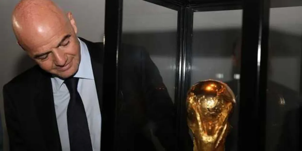 Presidente da Fifa, Gianni Infantino  é favorável a competição mais 'inchada'