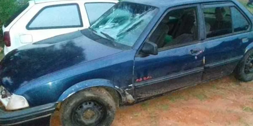 Carro foi levado ao pátio da Polícia Militar após ser encontrado