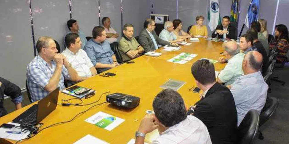 Prefeito confirmou corte em pelo menos 20% dos cargos em comissão e revisão das funções gratificadas (FGs)