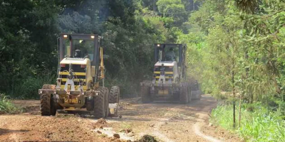 Imagem ilustrativa da imagem Prefeitura de Irati inicia serviços nas estradas rurais
