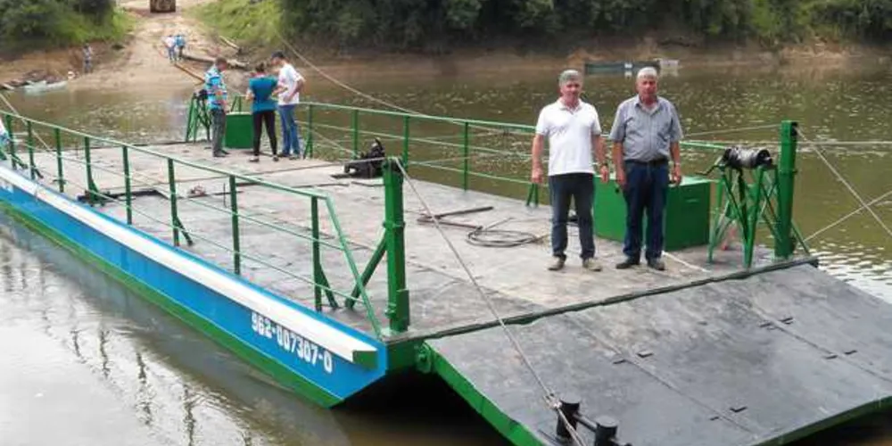 Imagem ilustrativa da imagem Balsa de Porto Amazonas à Lapa já esta operando