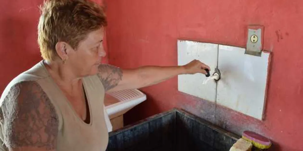 Imagem ilustrativa da imagem Sanepar substitui válvula, mas água continua em falta