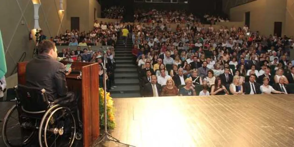 Felipe Passos, primeiro vereador cadeirante da história em PG, durante a posse no último dia 1º de janeiro