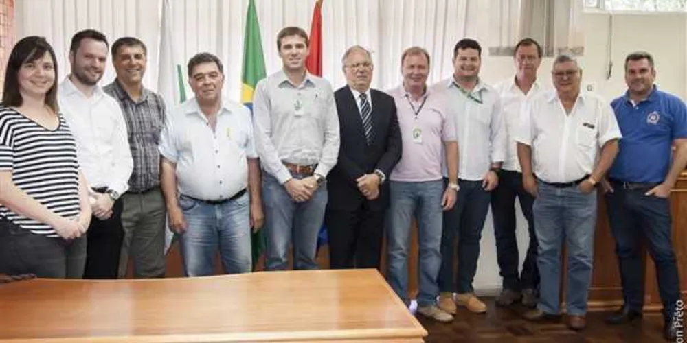 Imagem ilustrativa da imagem Prefeito de TB realiza reunião com representantes da Klabin