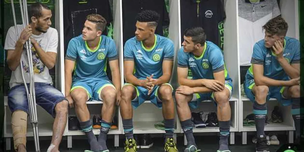 Jogador conversou com novos atletas do elenco durante a reapresentação do grupo