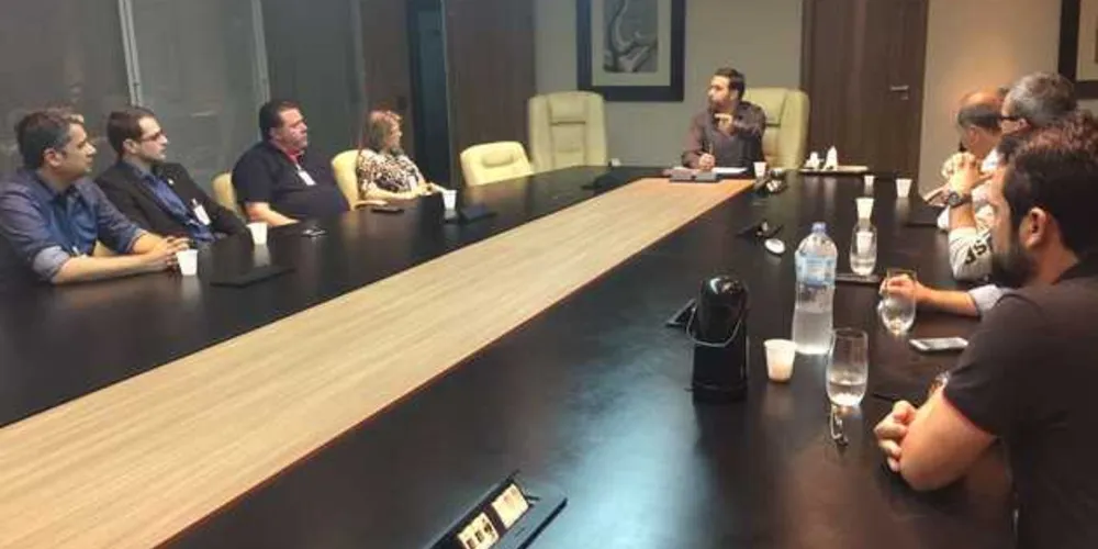 Deputado Pauliki durante reunião com lideranças da área de segurança de Ponta Grossa