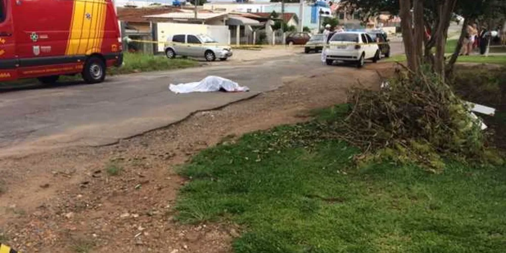 Vítima foi morta ao deixar a residência para trabalhar