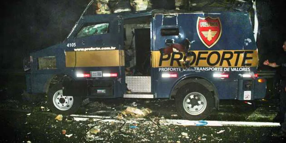 Imagem ilustrativa da imagem PM prende dois após explosão de carro-forte na BR 277
