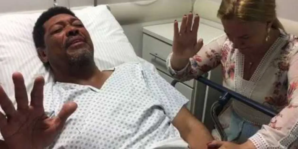 Imagem ilustrativa da imagem Camisa ensaguentada de pastor é usada para curar fieis