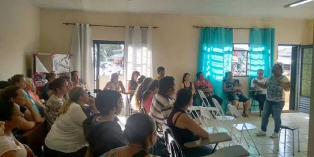Imagem ilustrativa da imagem Servidores aprovam greve após prefeito aumentar seu salário