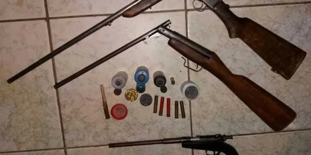 Armas foram recolhidas e apresentadas na Delegacia de Polícia Civil