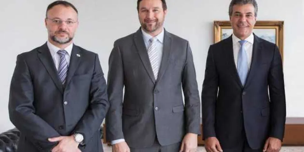 Secretário, Pauliki e o governador conversaram sobre melhorias no setor em PG