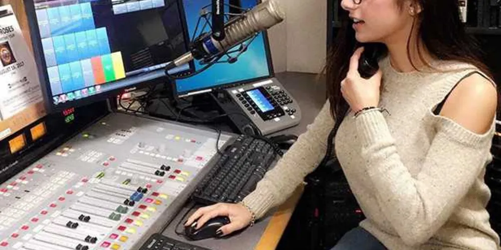 Mia Khalifa comenta sobre equipes da capital americana, Washinton D.C.